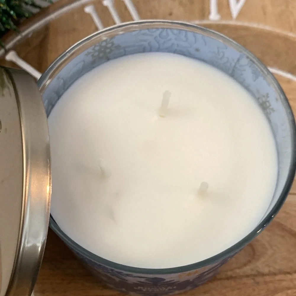 White Barn Snowy Coconut Frost Candle 3 wick NEW bath & body works - Picture 2 of 6